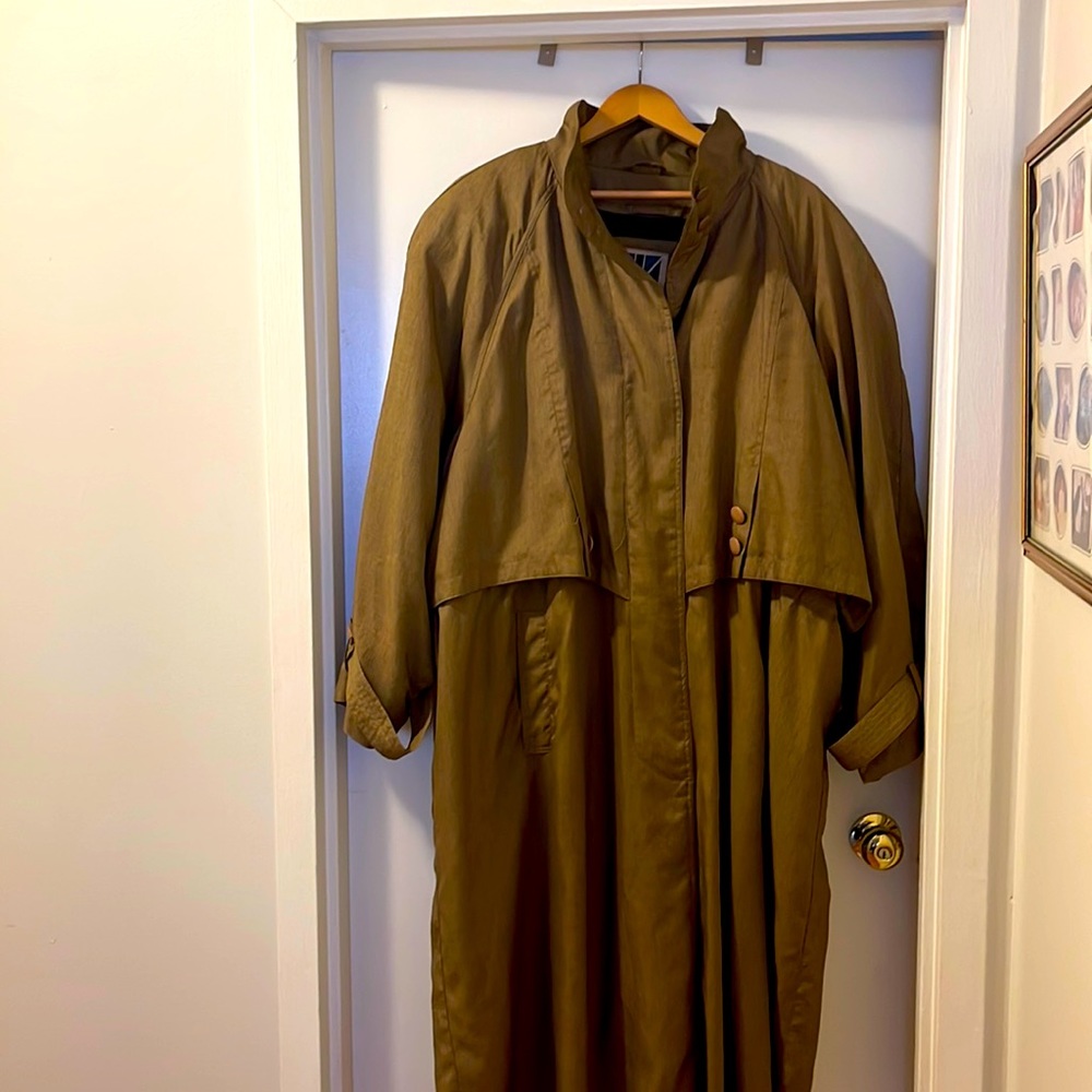 Nice, barely worn Super Plus Sized Spring coat with removable lining.